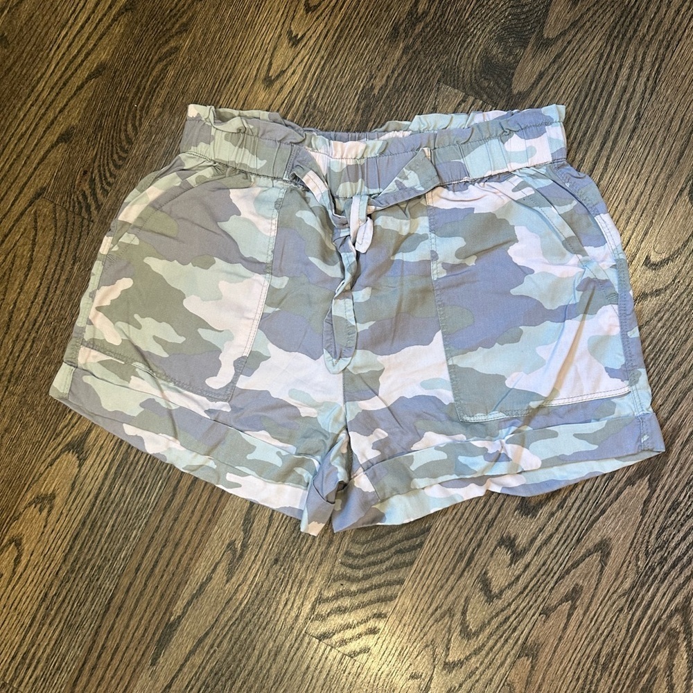 Aerie pink and green camo shorts A-4